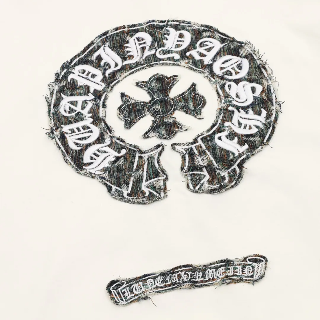 P580 Chrome Hearts/Chrome Hearts Heavy Industry Cross Logo Patch Embroidery Washed Burnt Flower Hooded Sweater Made of 430g pure cotton sweatshirt fabric with double yarns. The fabric is woven with double yarns and twisted together. It is 40% stronger than single yarn and forms a three-dimensional texture similar to the texture of tripe. It not only maintains the moisture absorption and breathability of pure cotton, but also achieves softness and non-collapse through double-strand thickening. Laser burnt patch embroidery. Frayed process Micro-label patch on the chest Large logo cross pattern on the back Heavy-duty laser burnt three-dimensional patch embroidery pattern design Washed and frayed The overall garment presents a lazy style Whether it is daily outings or sports and fitness, you can show your trendy attitude and become the focus of the street Complete with three logos OS loose fit Color: Washed black, Washed white Size: S-XL